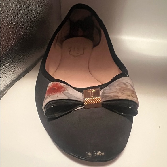 Ted Baker Black Flats with Bow and Circular Accent - Picture 4 of 5